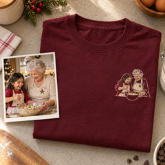 Custom Grandma Cookie Baking Outline Embroidered T-Shirt with Back Print - Christmas Gift source photo and front embroidery product image with custom left chest embroidery based on grandmother and granddaughter mixing Christmas cookies